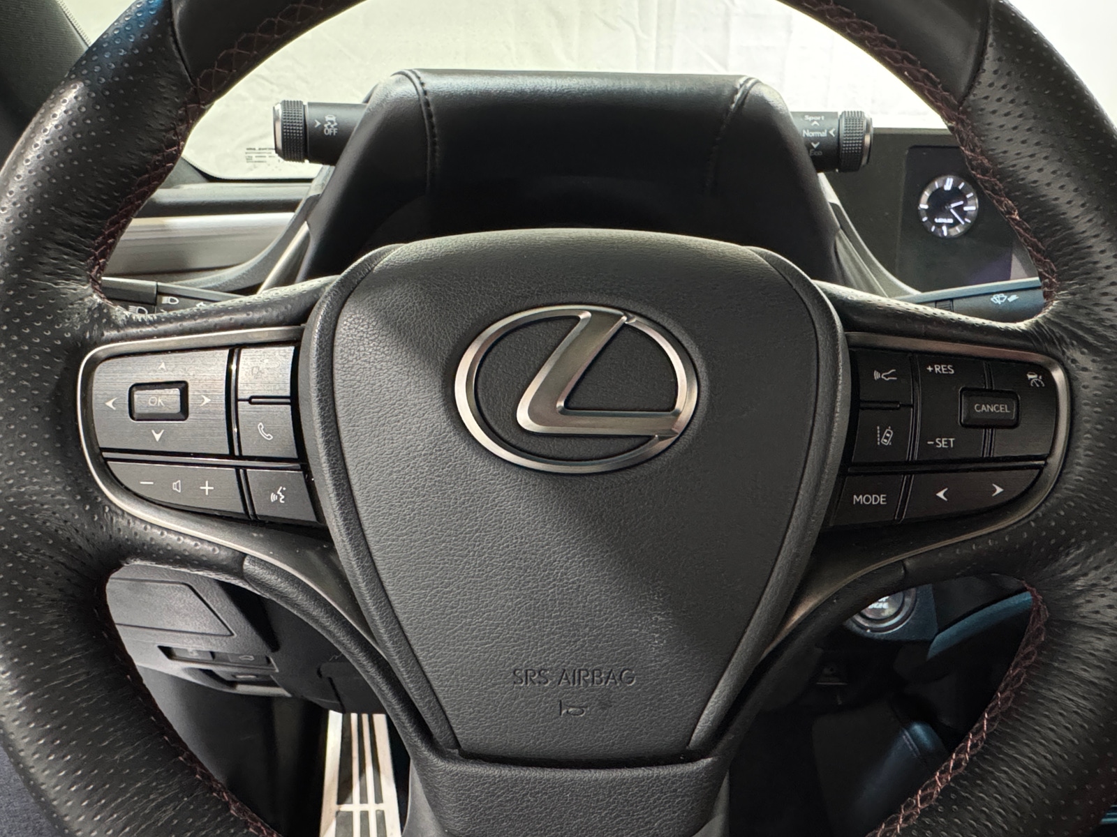 Thumbnail: 2021 Lexus ES - 4