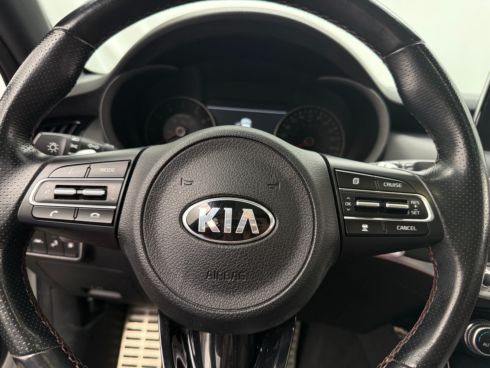 Thumbnail: 2018 Kia Stinger - 4