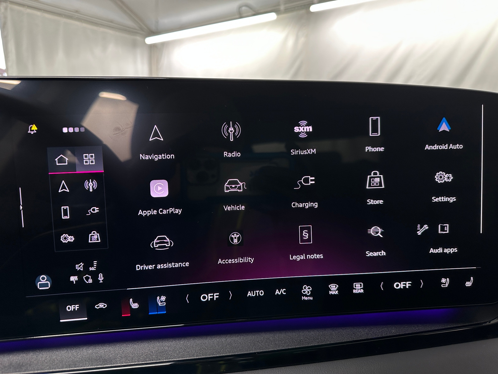 Thumbnail: 2025 Audi Q6 e-tron - 3