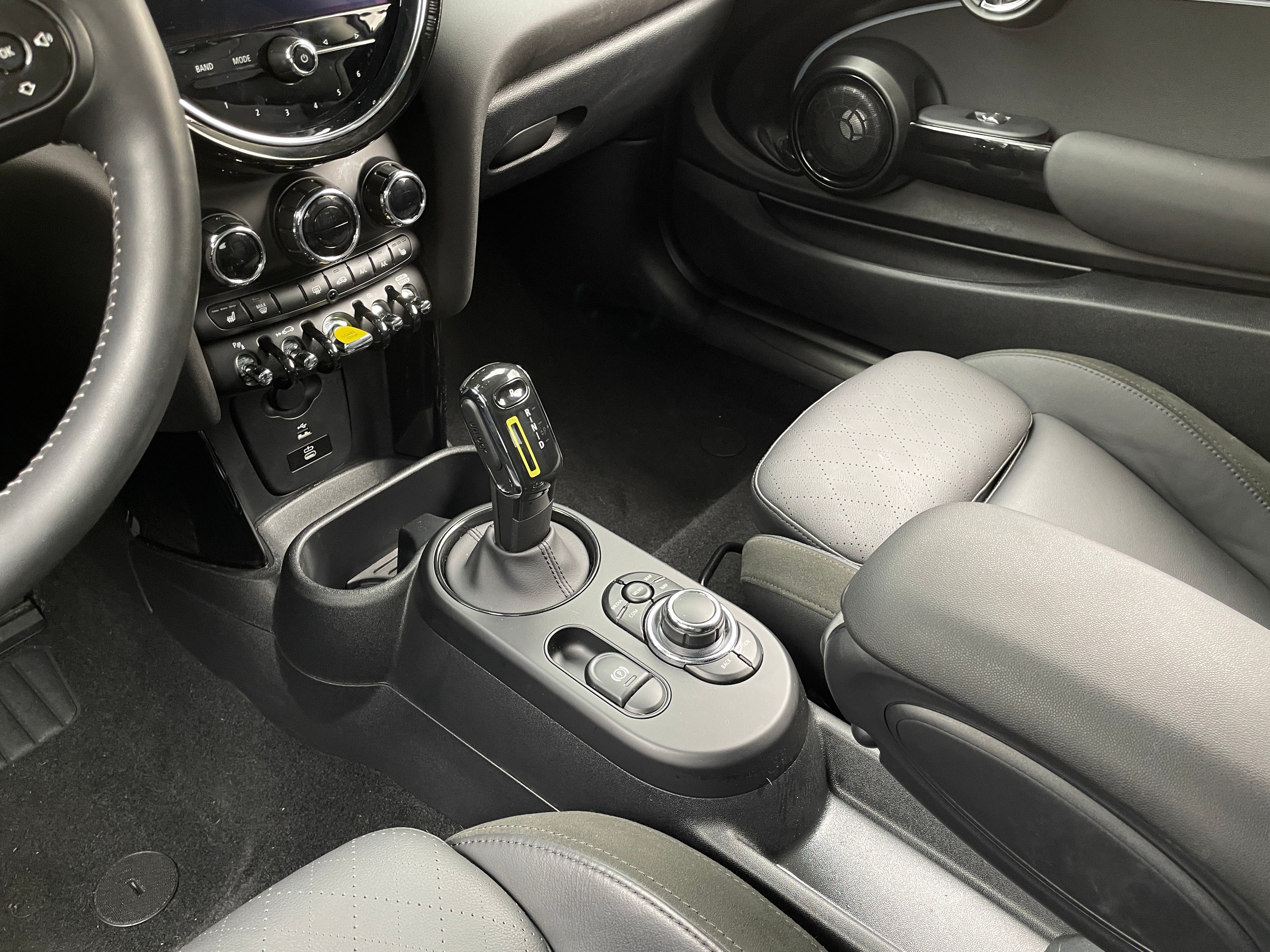 Used 2024 MINI Hardtop 2 Door SE with VIN WMW13DJ06R2V88468 for sale in Oak Creek, WI