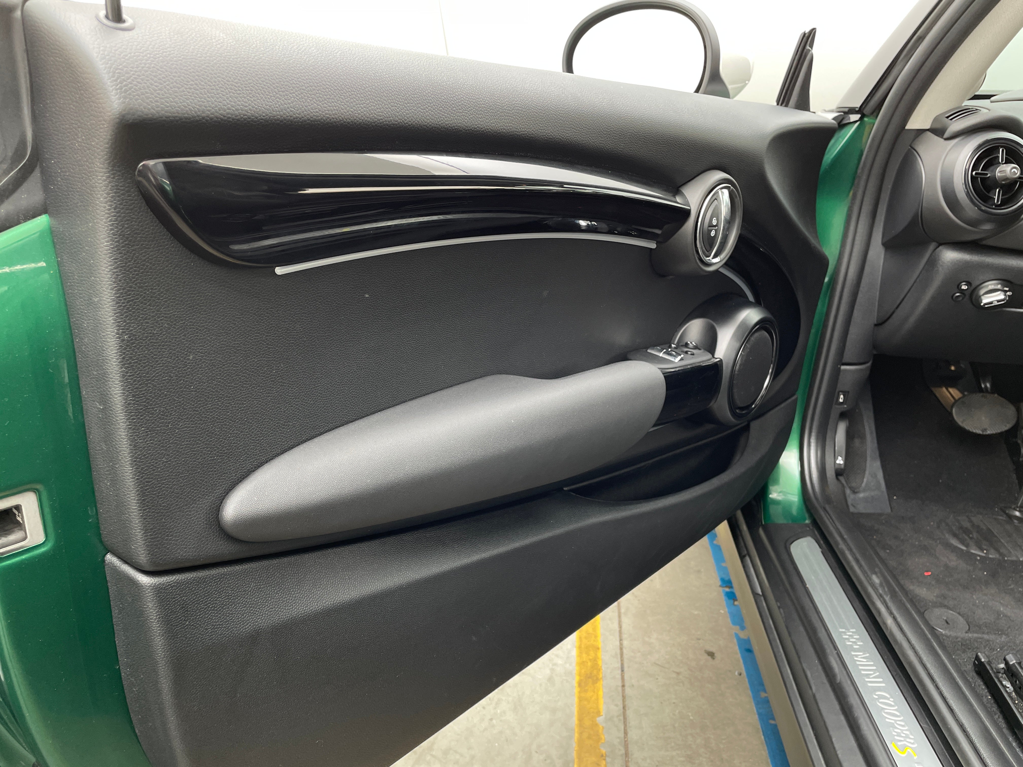 Used 2024 MINI Hardtop 2 Door SE with VIN WMW13DJ06R2V88468 for sale in Oak Creek, WI