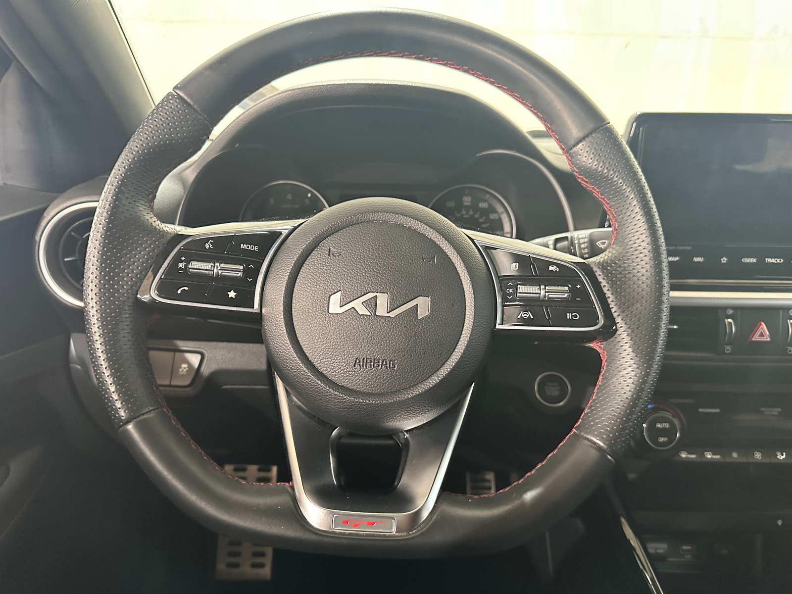 Thumbnail: 2023 Kia Forte - 4