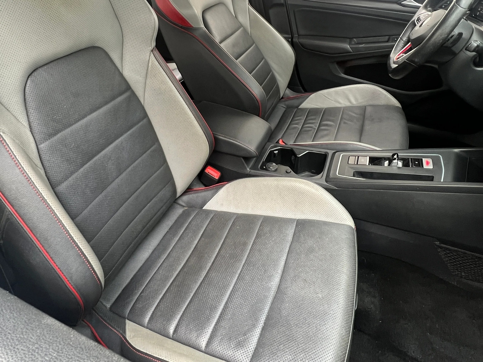 Thumbnail: 2022 Volkswagen Golf - 2