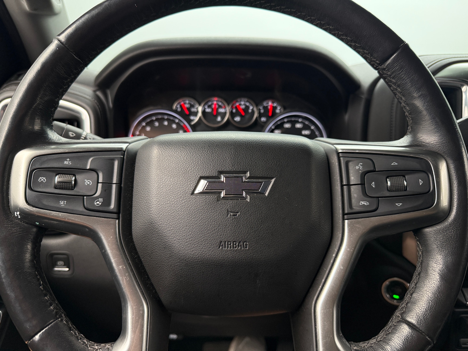 Thumbnail: 2020 Chevrolet Silverado 1500 - 4