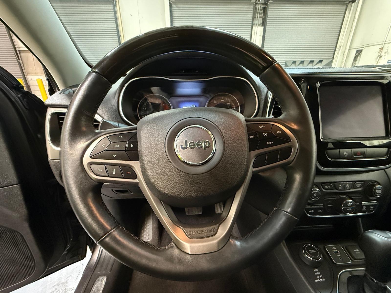 Thumbnail: 2019 Jeep Cherokee - 4