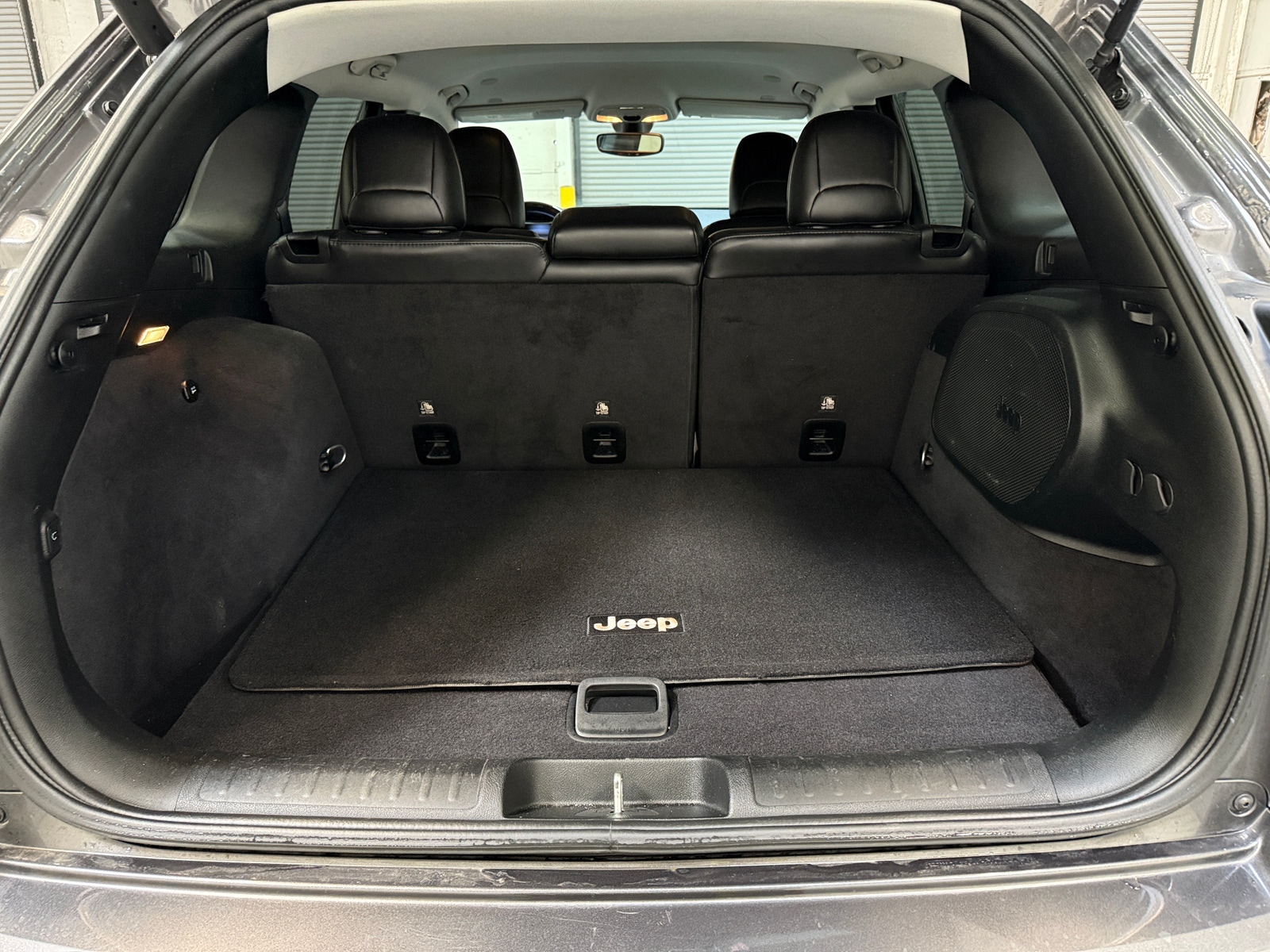 Thumbnail: 2019 Jeep Cherokee - 6