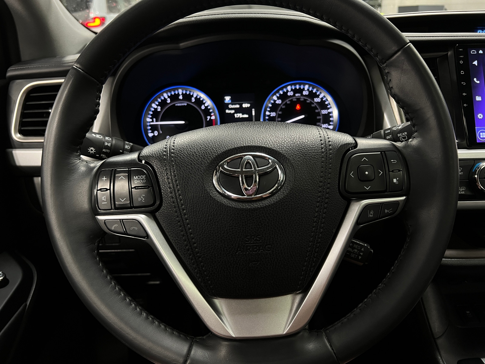 Thumbnail: 2019 Toyota Highlander - 4