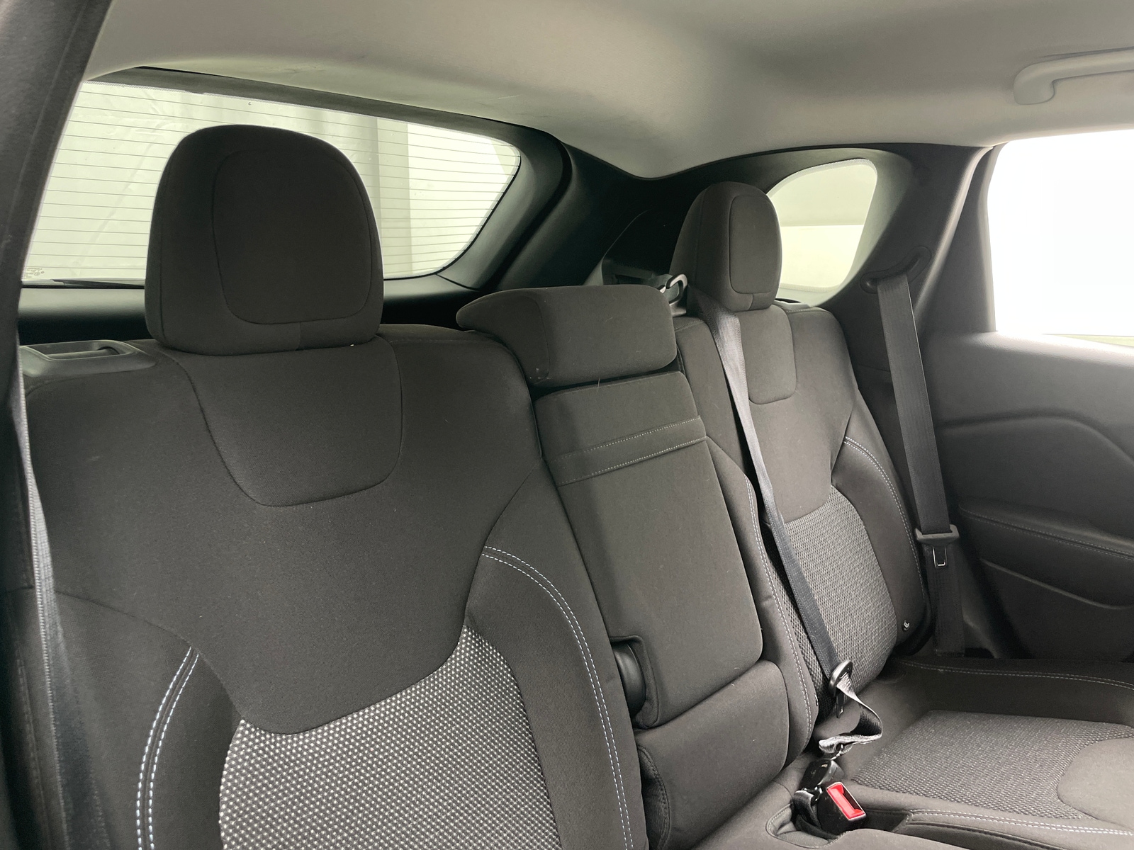 Thumbnail: 2019 Jeep Cherokee - 6