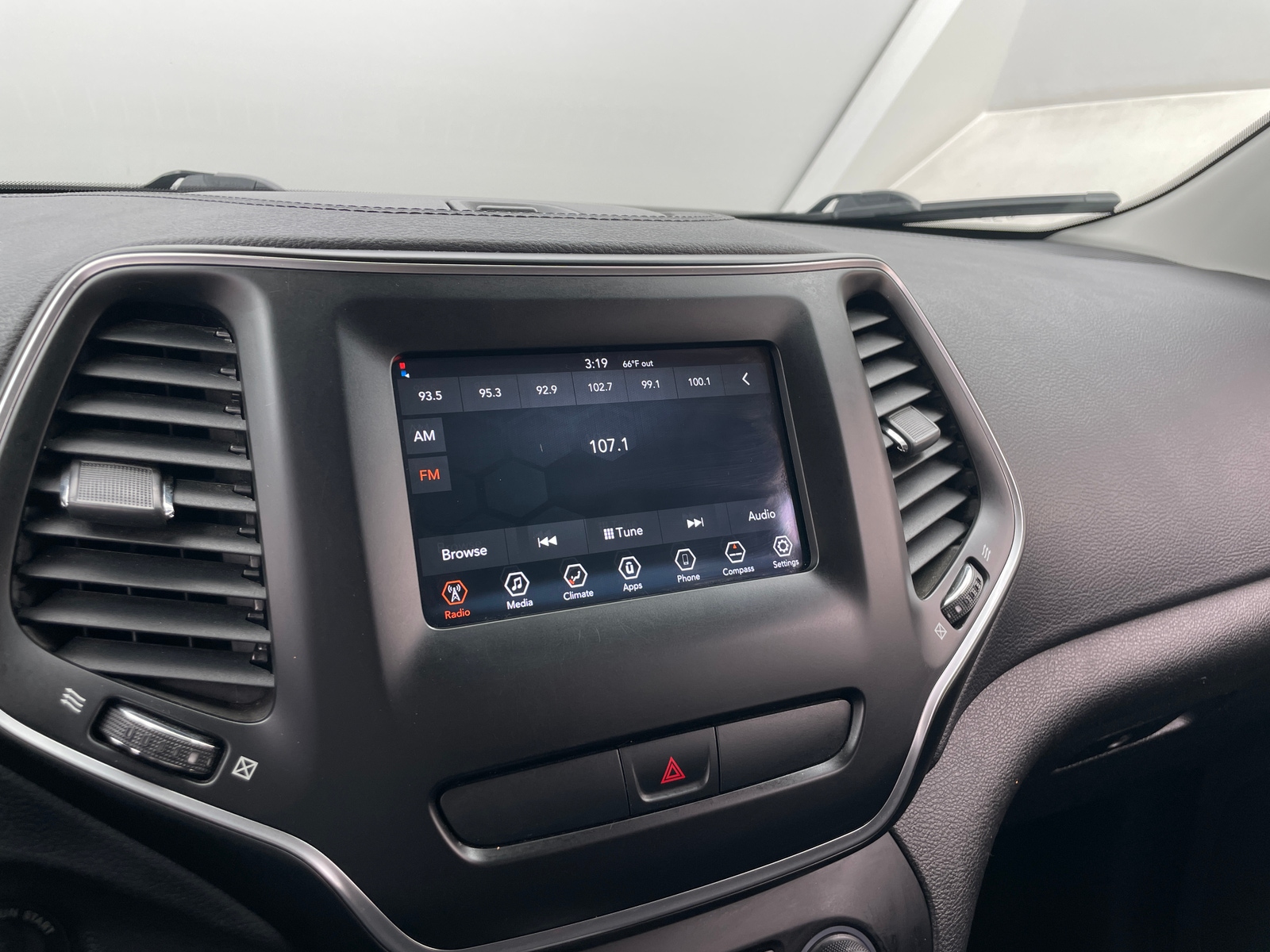 Thumbnail: 2019 Jeep Cherokee - 4