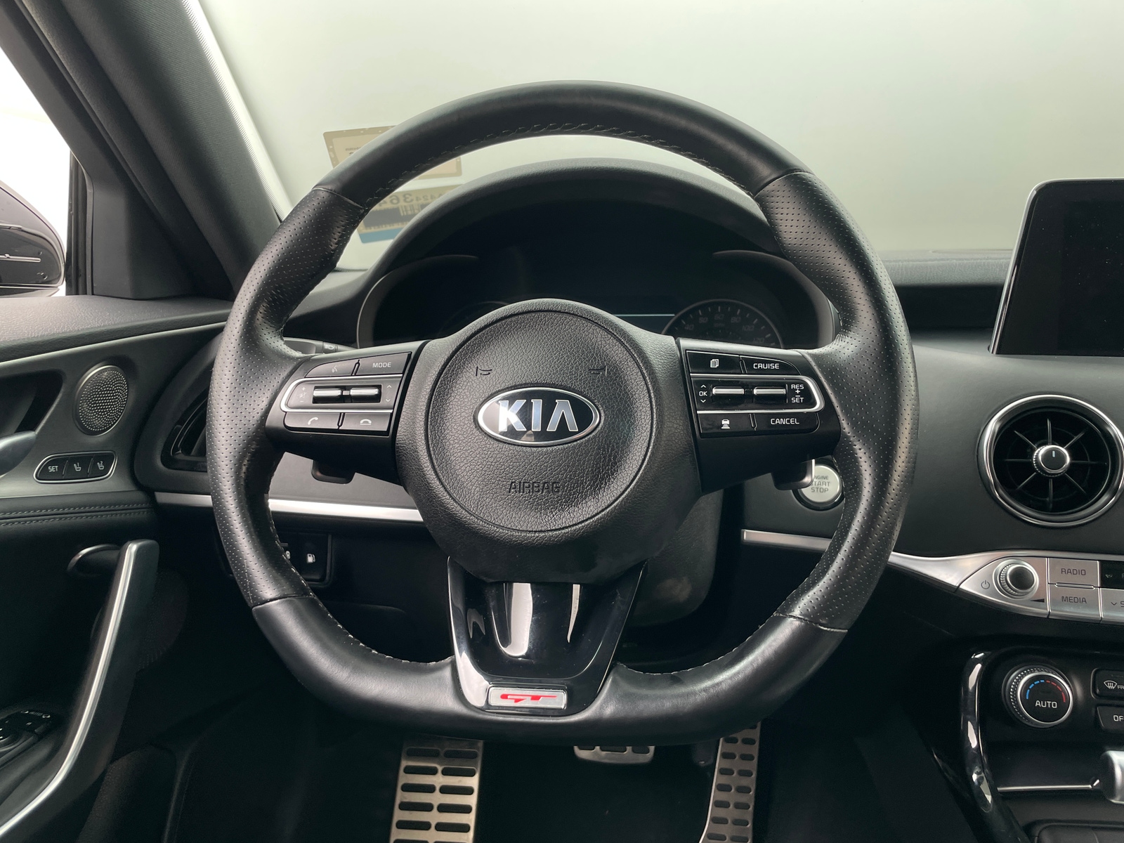 Thumbnail: 2019 Kia Stinger - 4