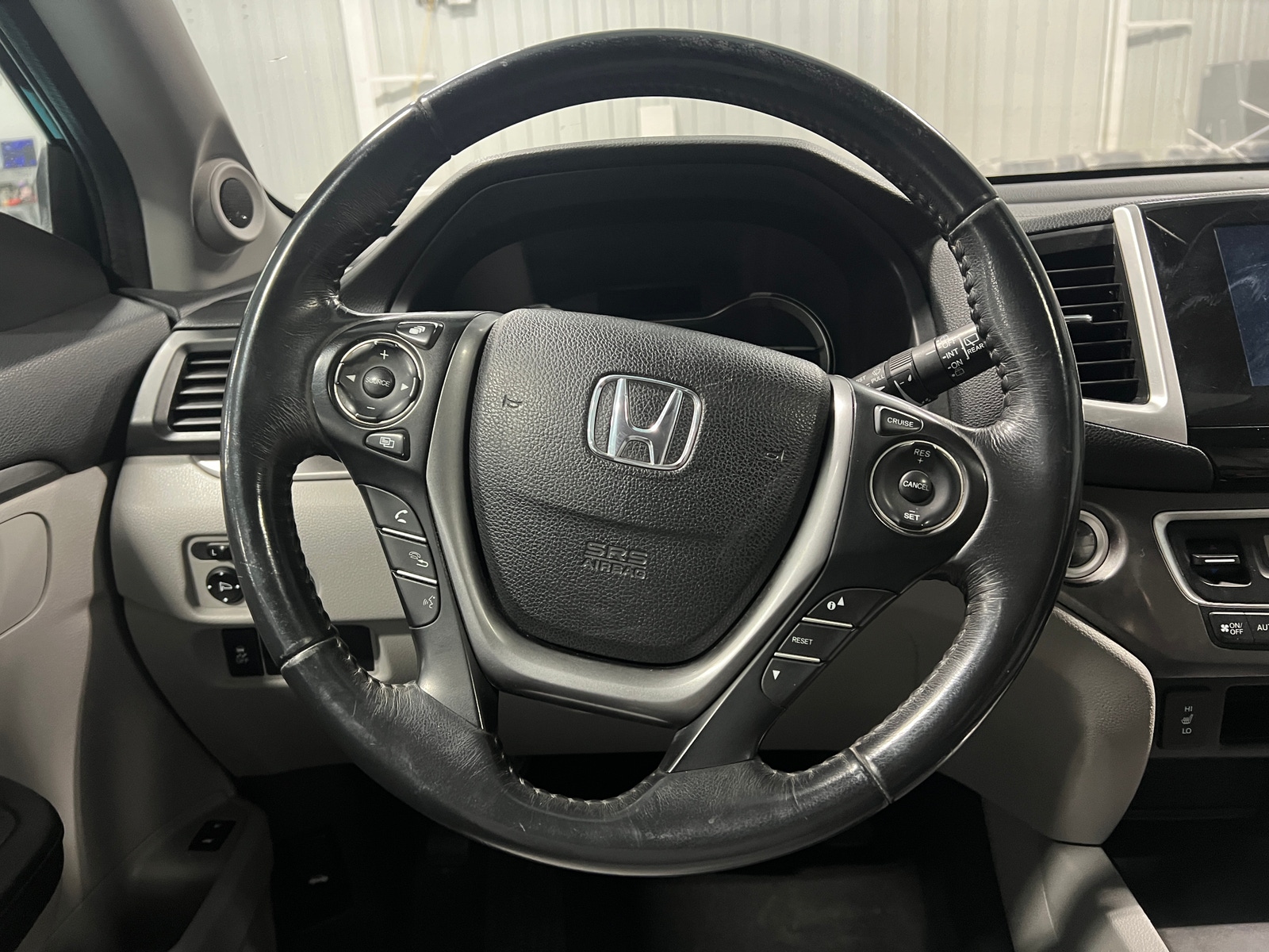 Thumbnail: 2017 Honda Pilot - 4