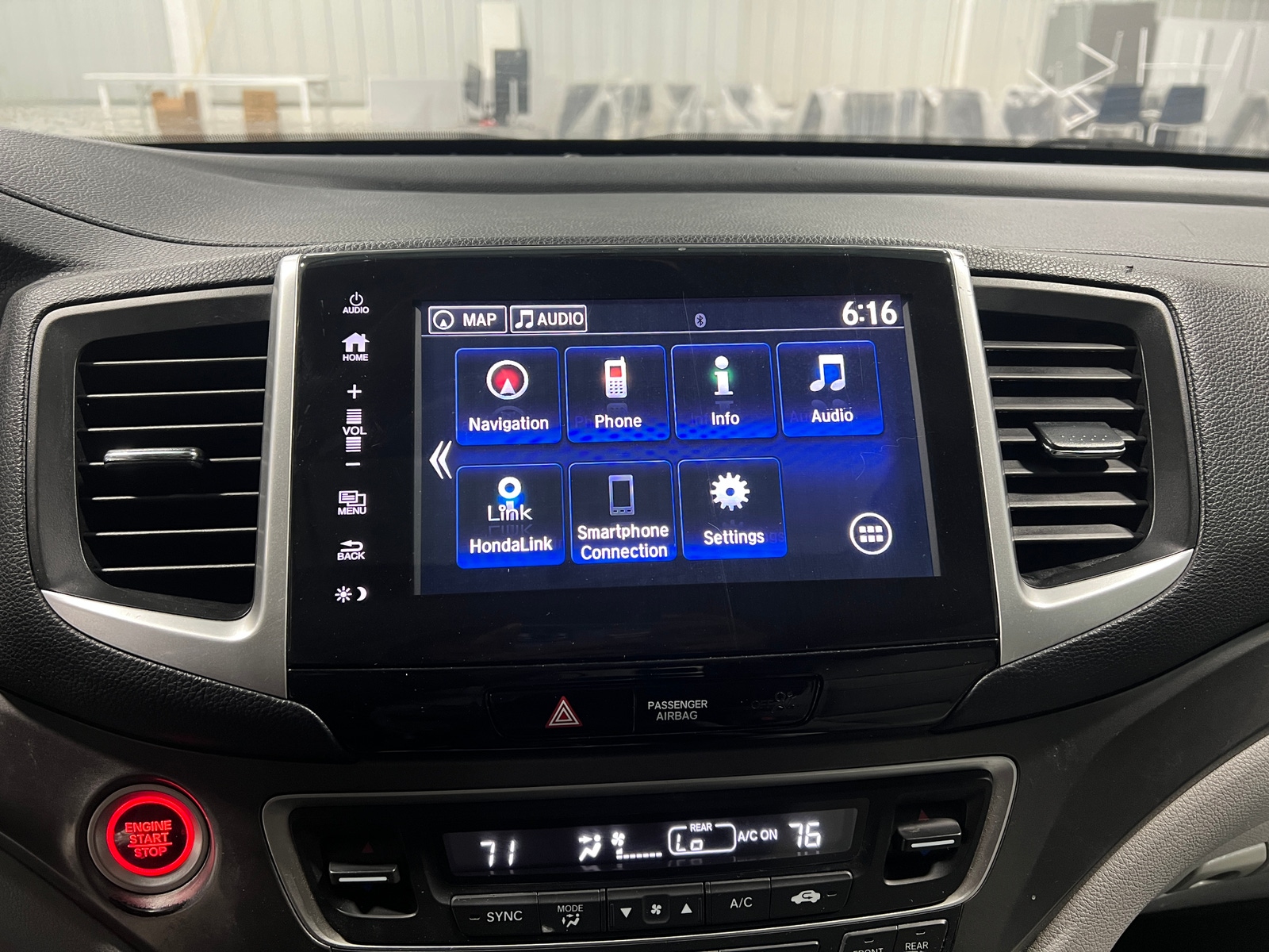 Thumbnail: 2017 Honda Pilot - 3