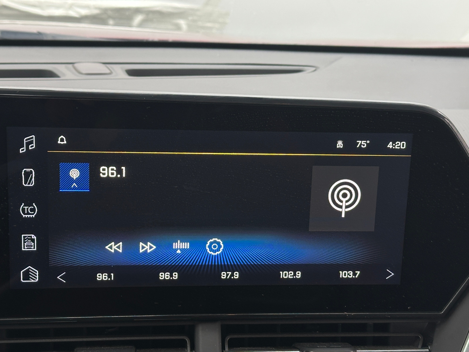 Thumbnail: 2024 Chevrolet Trax - 4