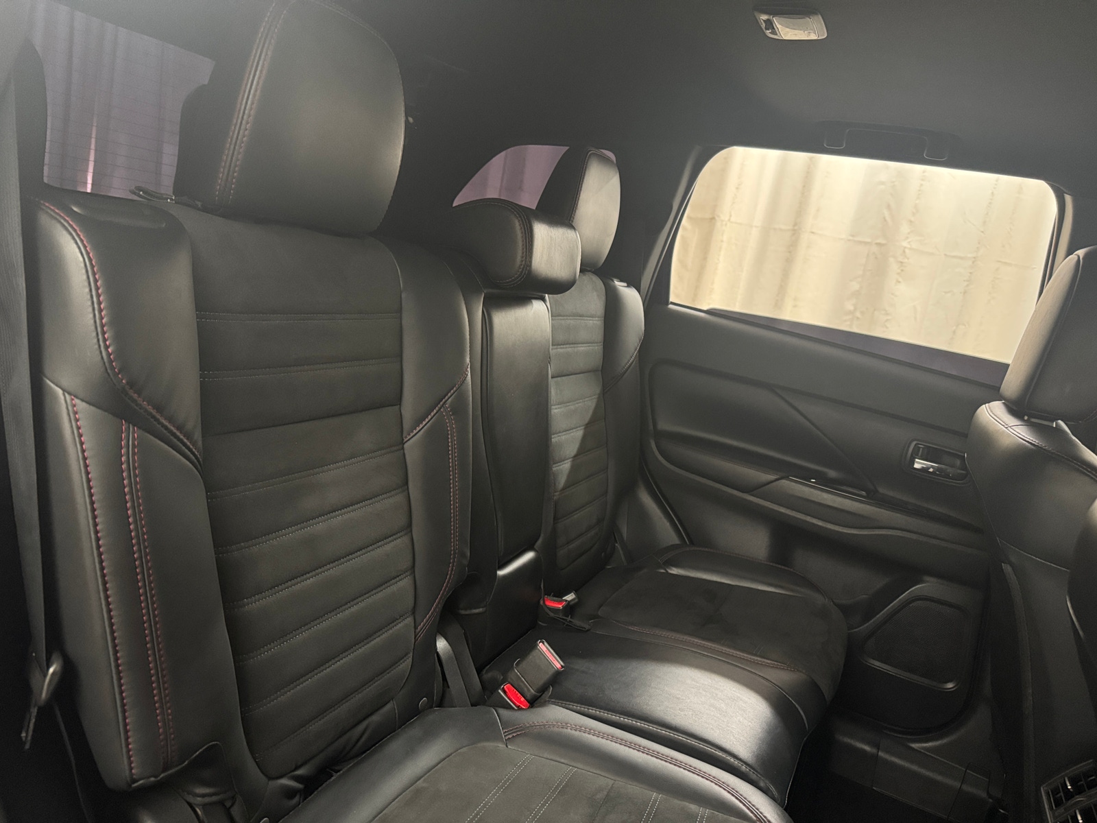 Thumbnail: 2020 Mitsubishi Outlander - 6