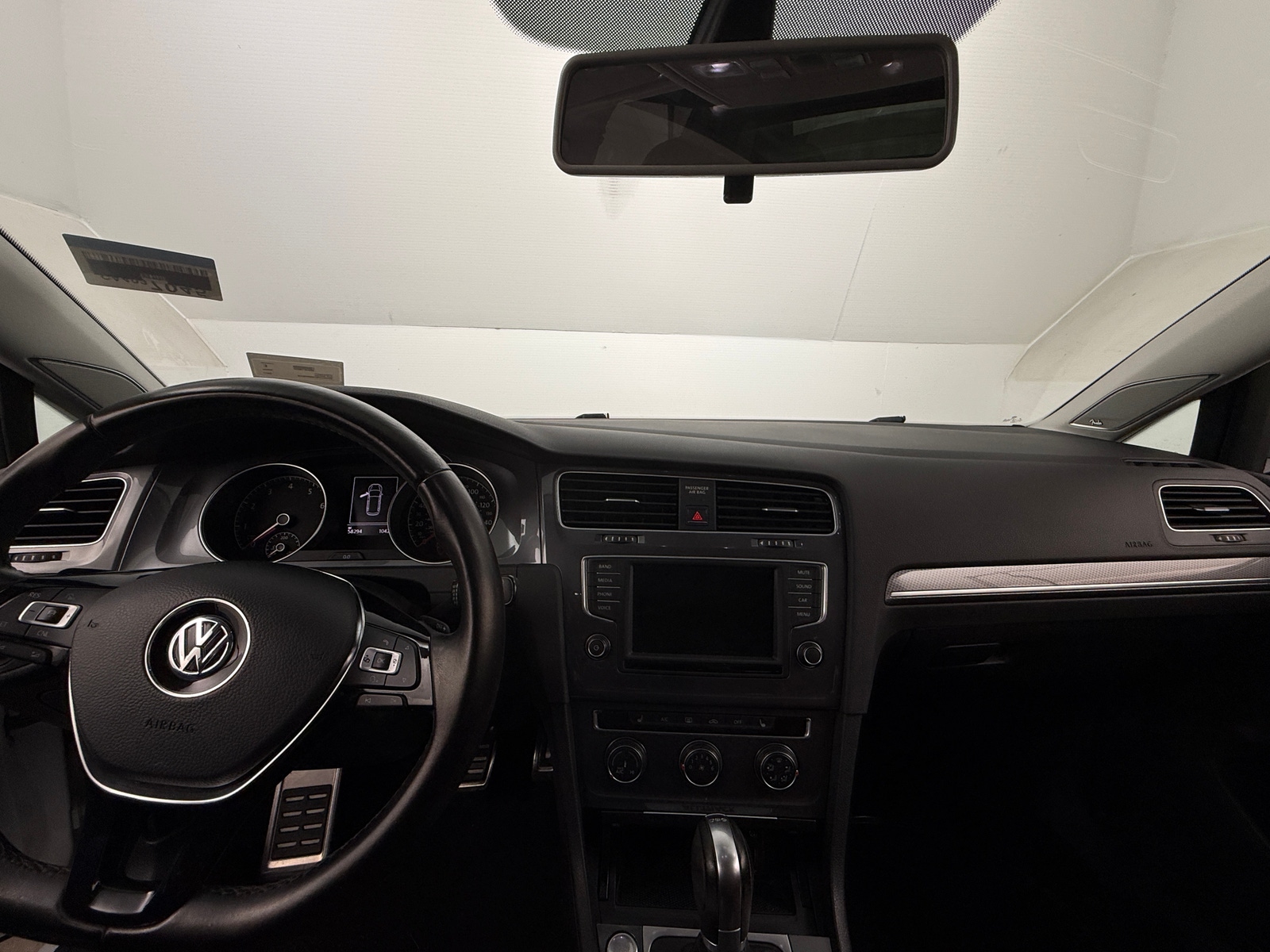 Thumbnail: 2017 Volkswagen Golf - 3