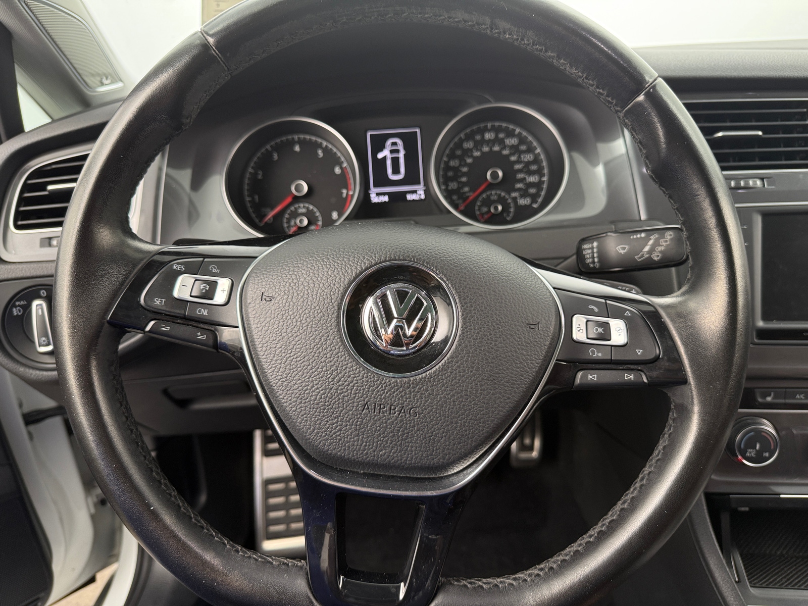 Thumbnail: 2017 Volkswagen Golf - 5