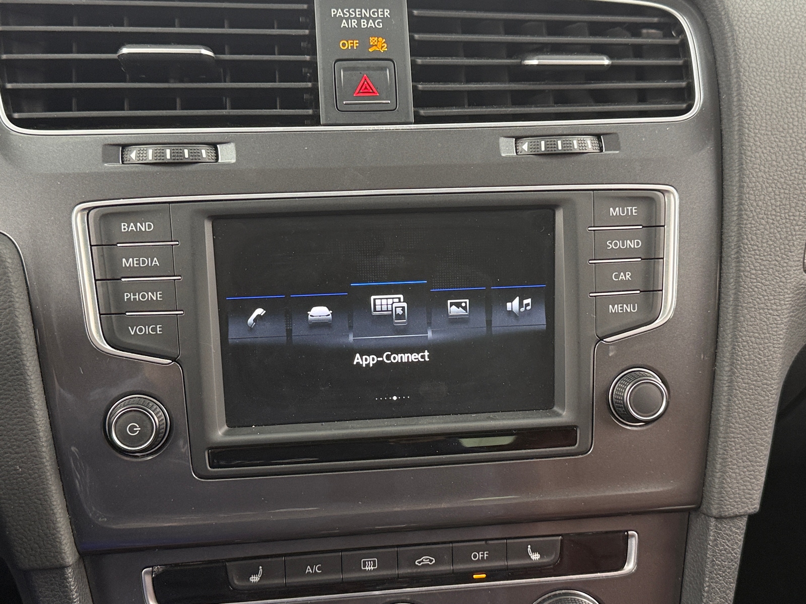 Thumbnail: 2017 Volkswagen Golf - 4