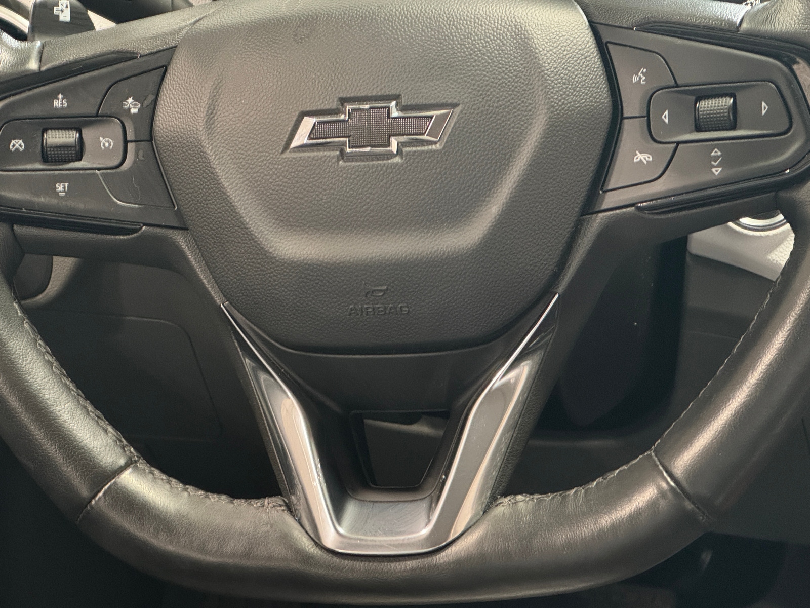 Thumbnail: 2023 Chevrolet Bolt EUV - 4