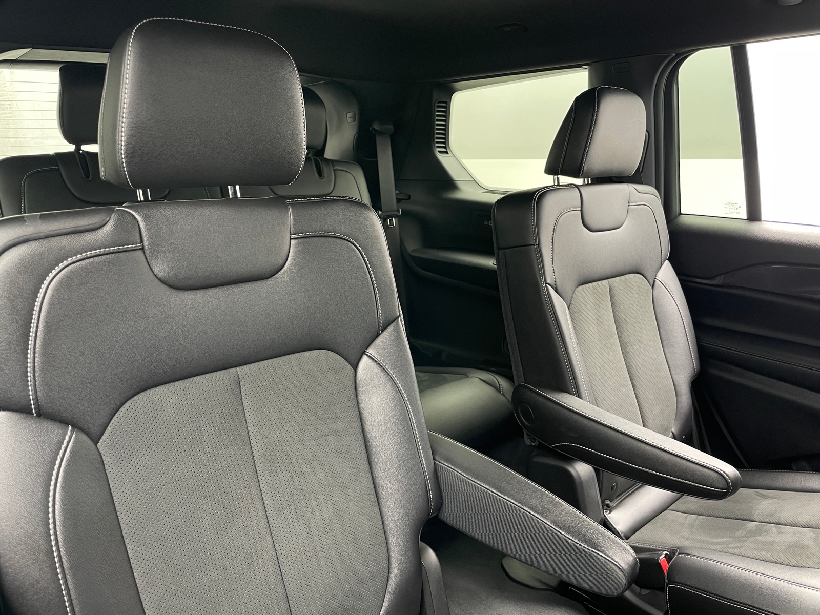 Thumbnail: 2023 Jeep Grand Cherokee L - 5