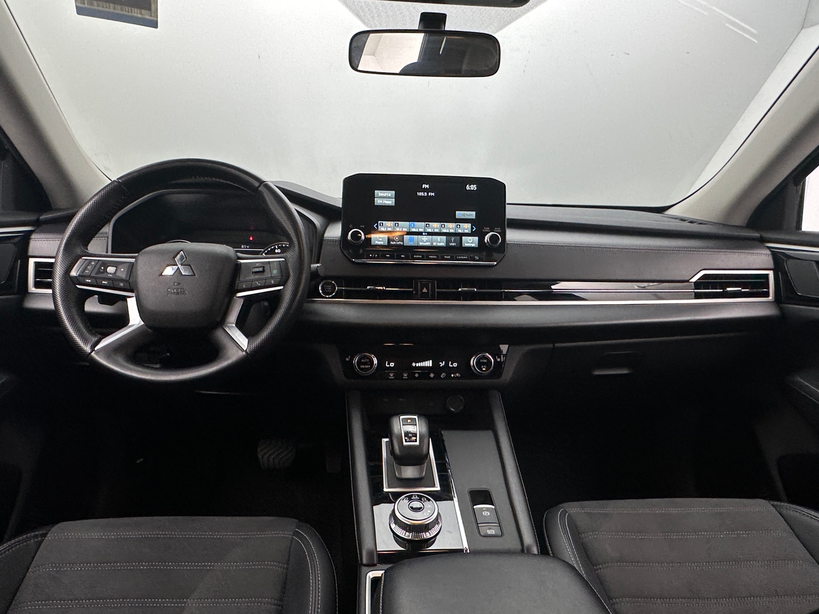 Thumbnail: 2024 Mitsubishi Outlander - 2