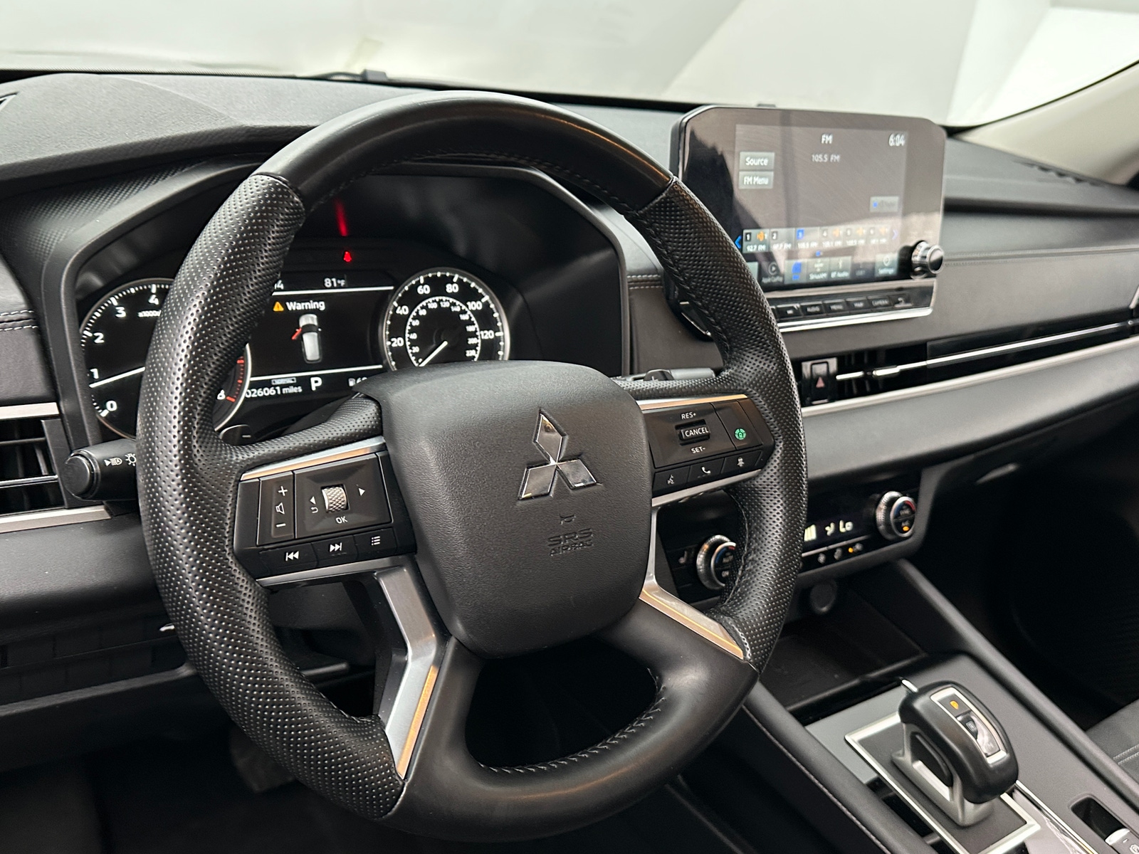 Thumbnail: 2024 Mitsubishi Outlander - 4