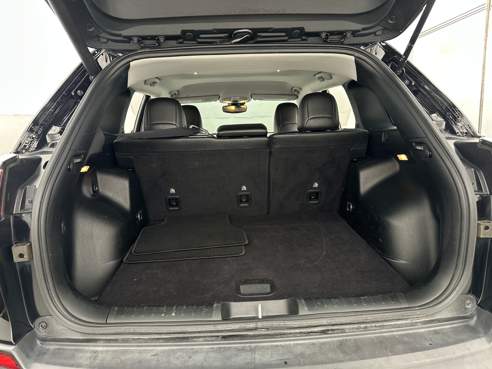 Thumbnail: 2023 Jeep Cherokee - 6