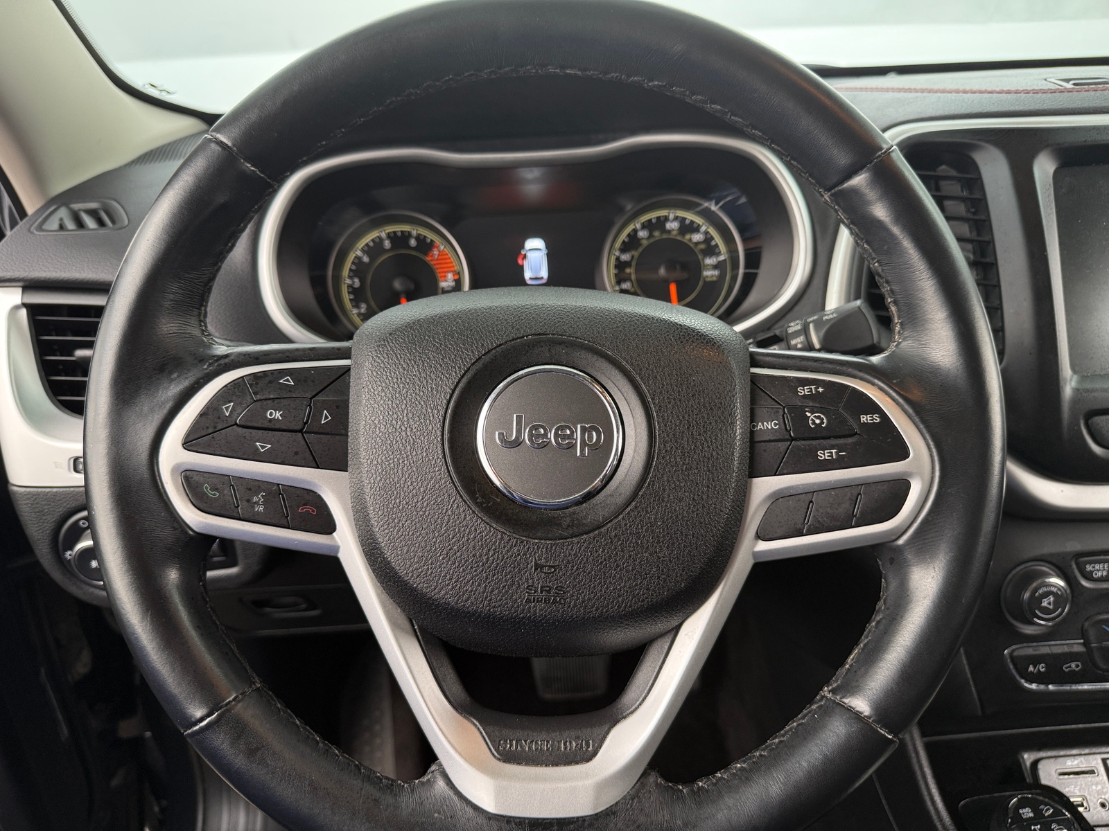 Thumbnail: 2017 Jeep Cherokee - 5