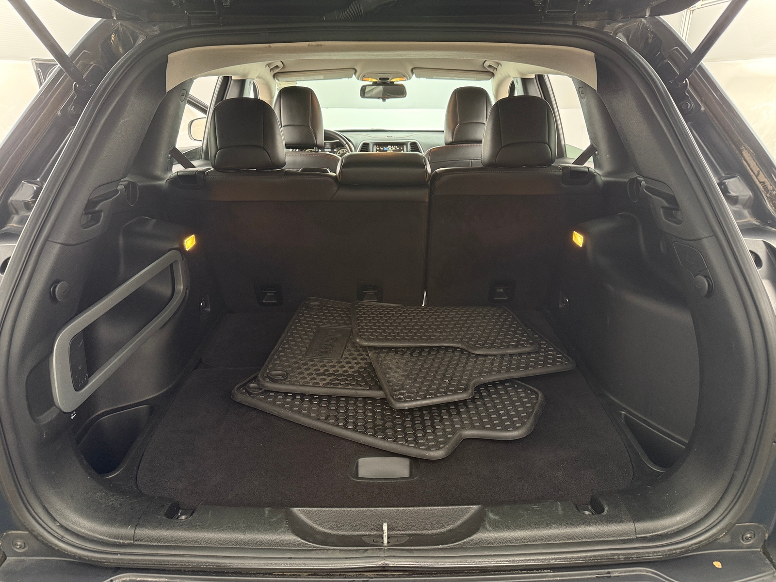 Thumbnail: 2017 Jeep Cherokee - 7