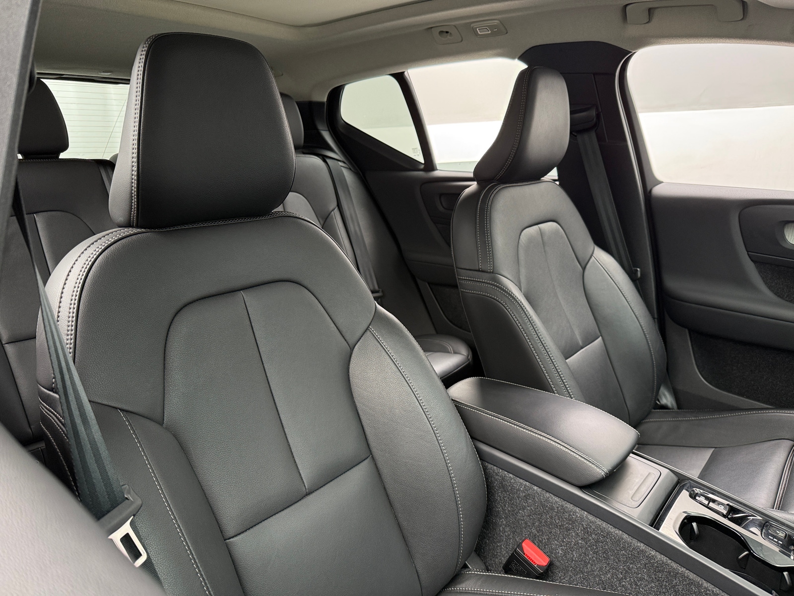 Thumbnail: 2025 Volvo XC40 - 2