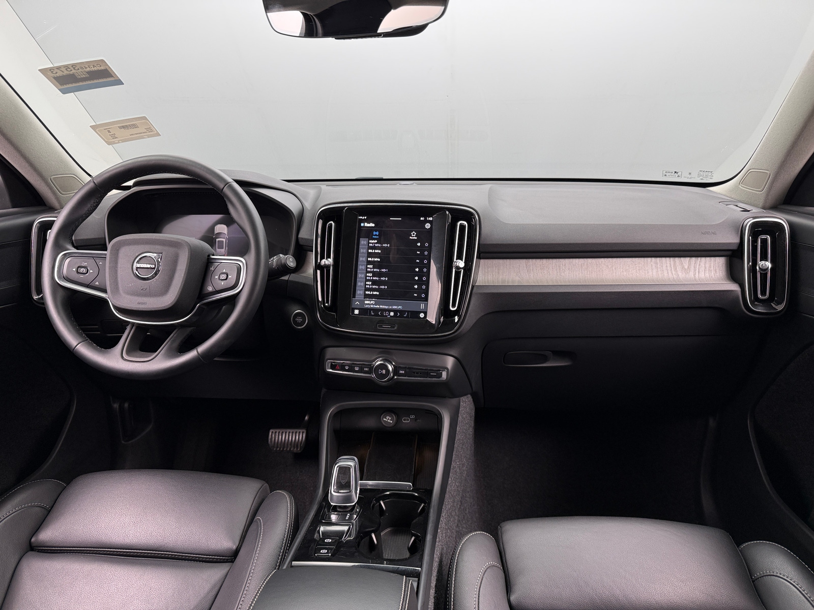 Thumbnail: 2025 Volvo XC40 - 3