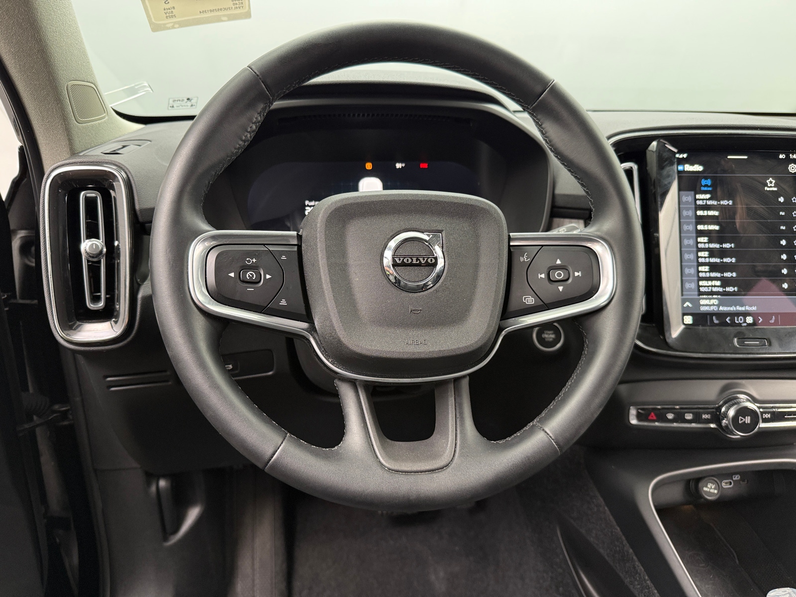 Thumbnail: 2025 Volvo XC40 - 5