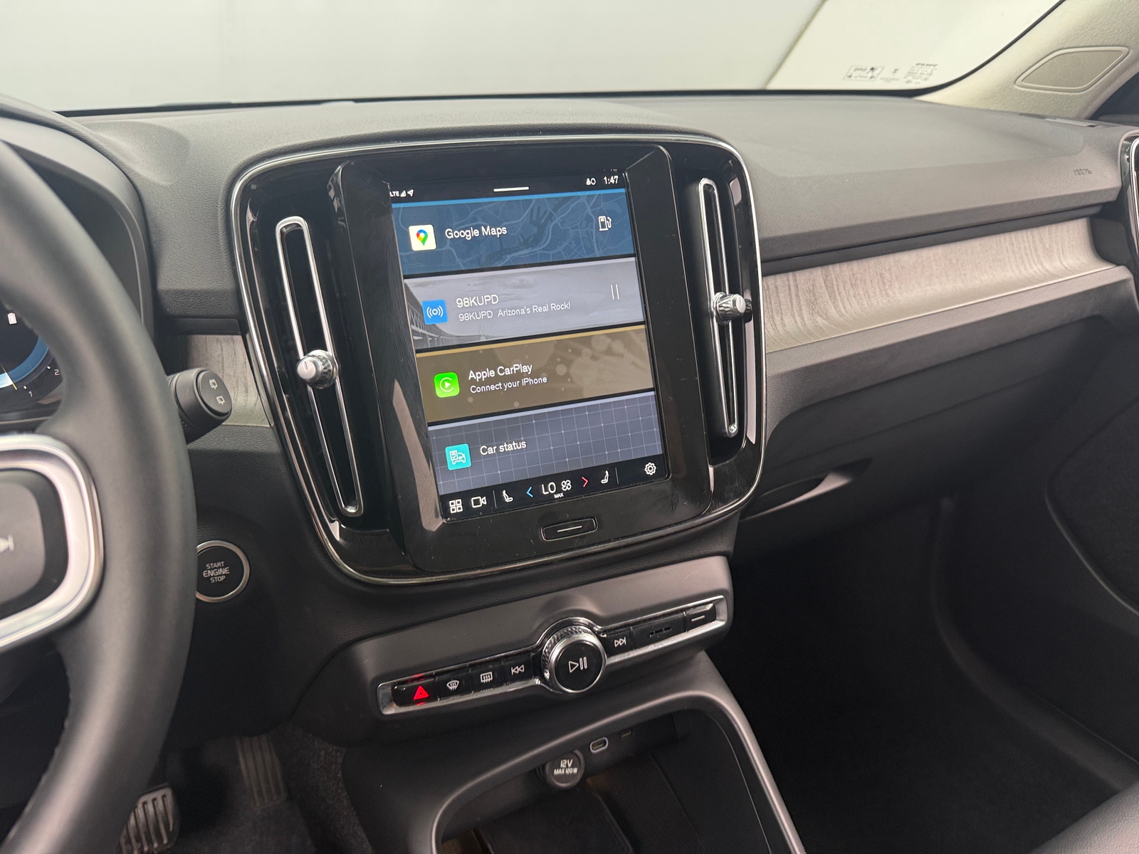 Thumbnail: 2025 Volvo XC40 - 4