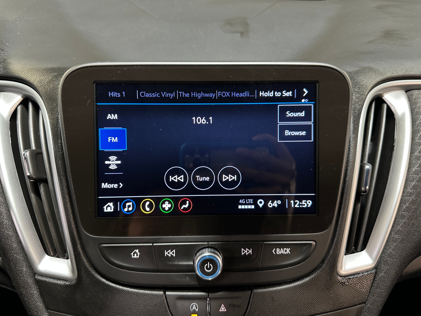 Thumbnail: 2024 Chevrolet Malibu - 4