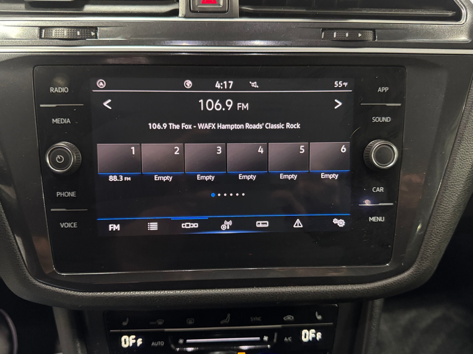 Thumbnail: 2022 Volkswagen Tiguan - 3