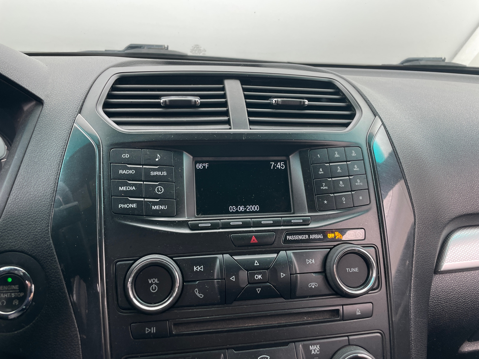 Thumbnail: 2016 Ford Explorer - 4