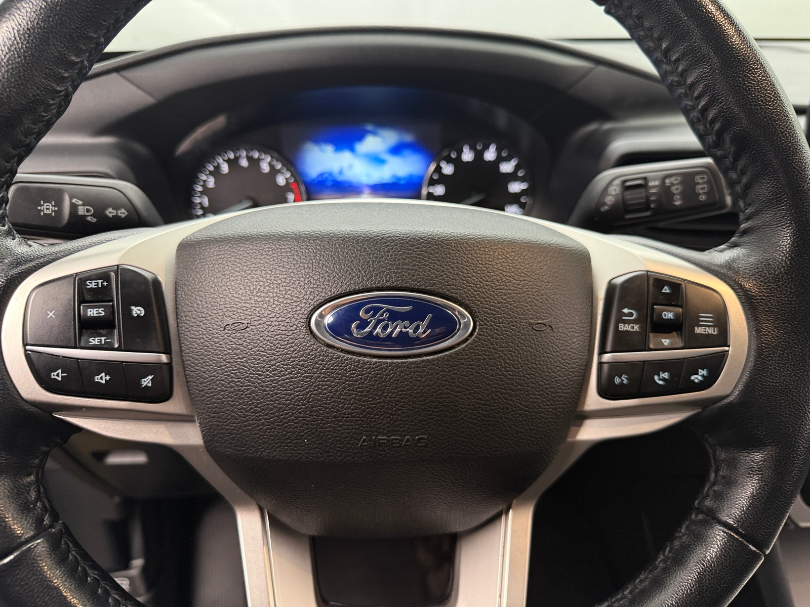 Thumbnail: 2022 Ford Explorer - 5