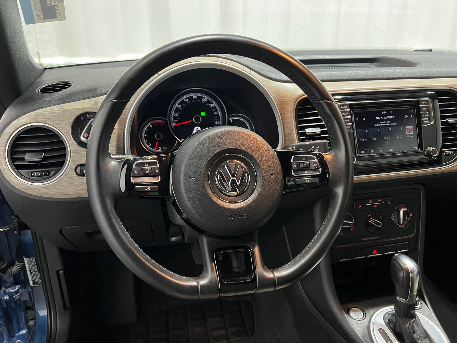 Thumbnail: 2018 Volkswagen Beetle - 5