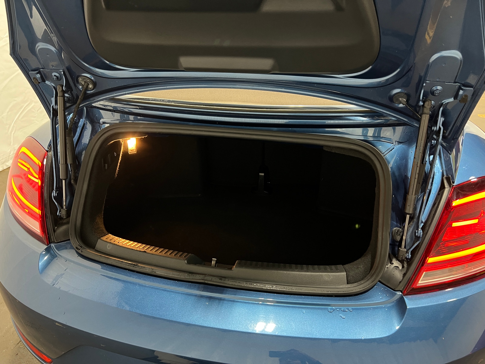 Thumbnail: 2018 Volkswagen Beetle - 7