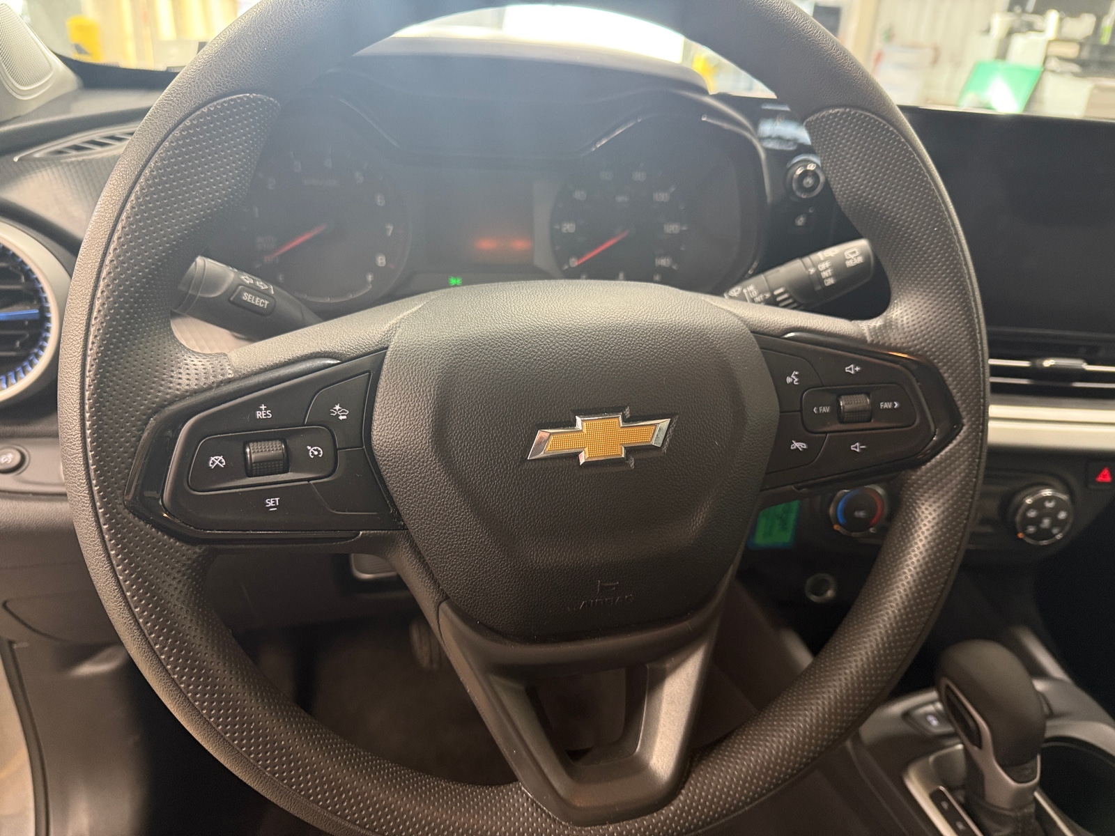 Thumbnail: 2025 Chevrolet Trax - 5