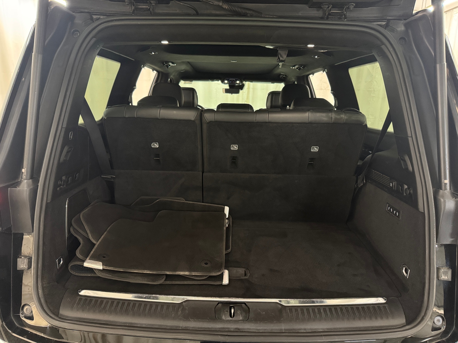 Thumbnail: 2023 Jeep Grand Wagoneer - 6