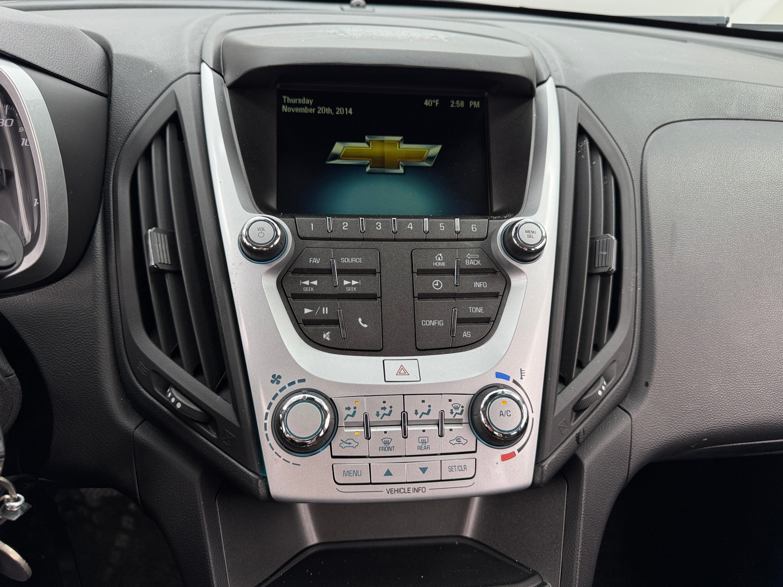 Thumbnail: 2017 Chevrolet Equinox - 4