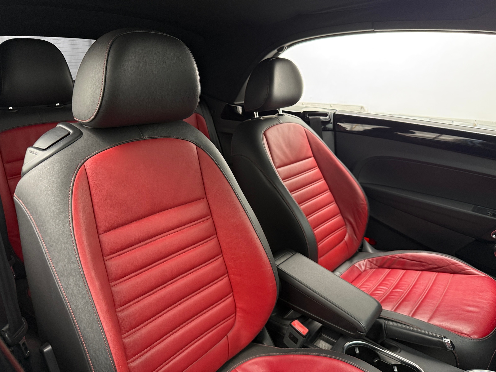 Thumbnail: 2015 Volkswagen Beetle - 2