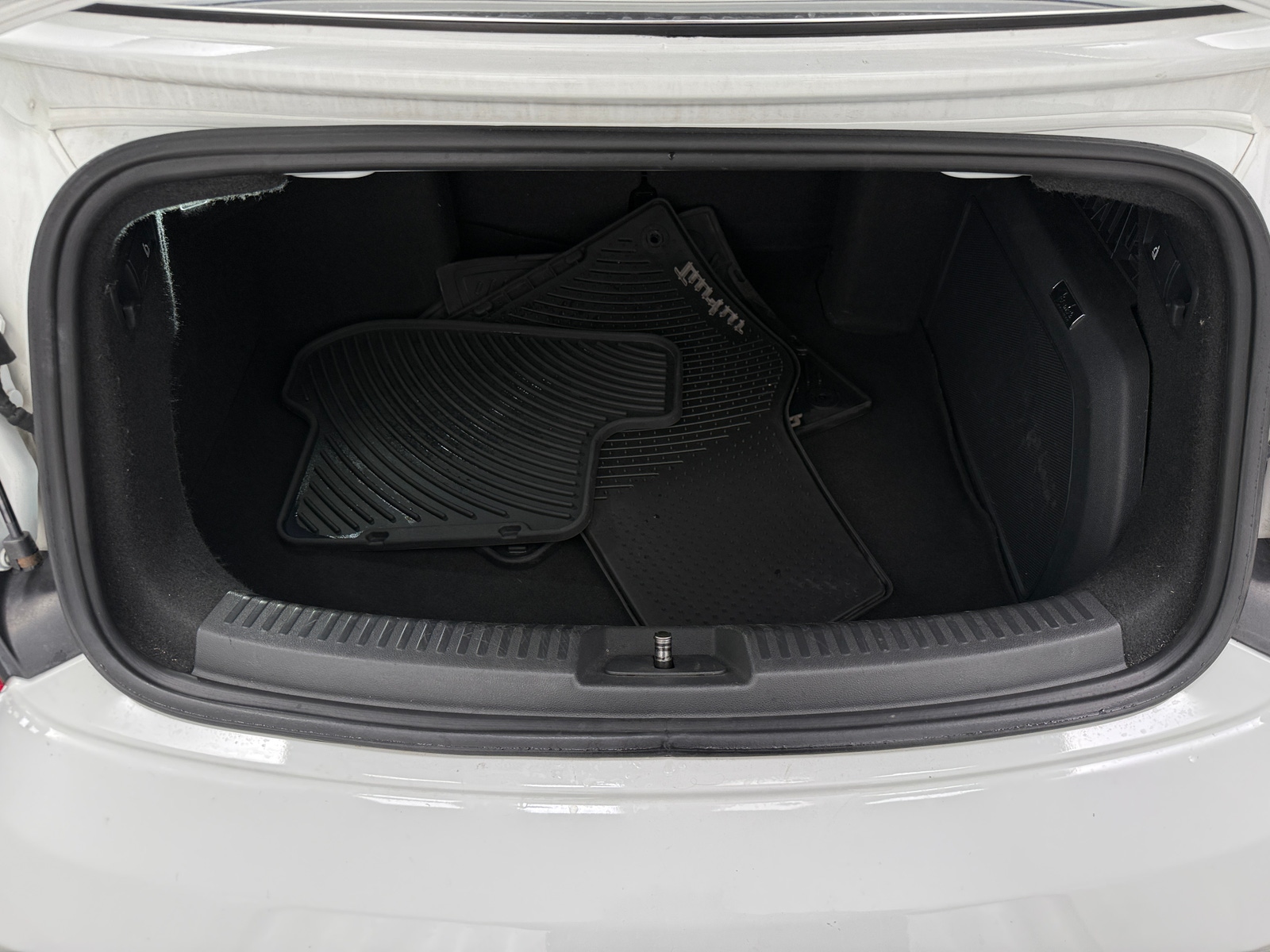 Thumbnail: 2015 Volkswagen Beetle - 7