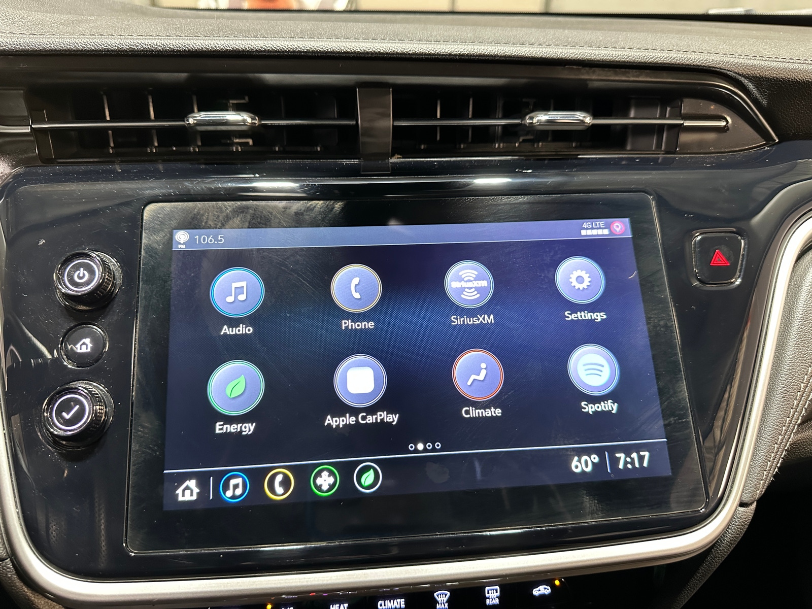 Thumbnail: 2022 Chevrolet Bolt EUV - 4