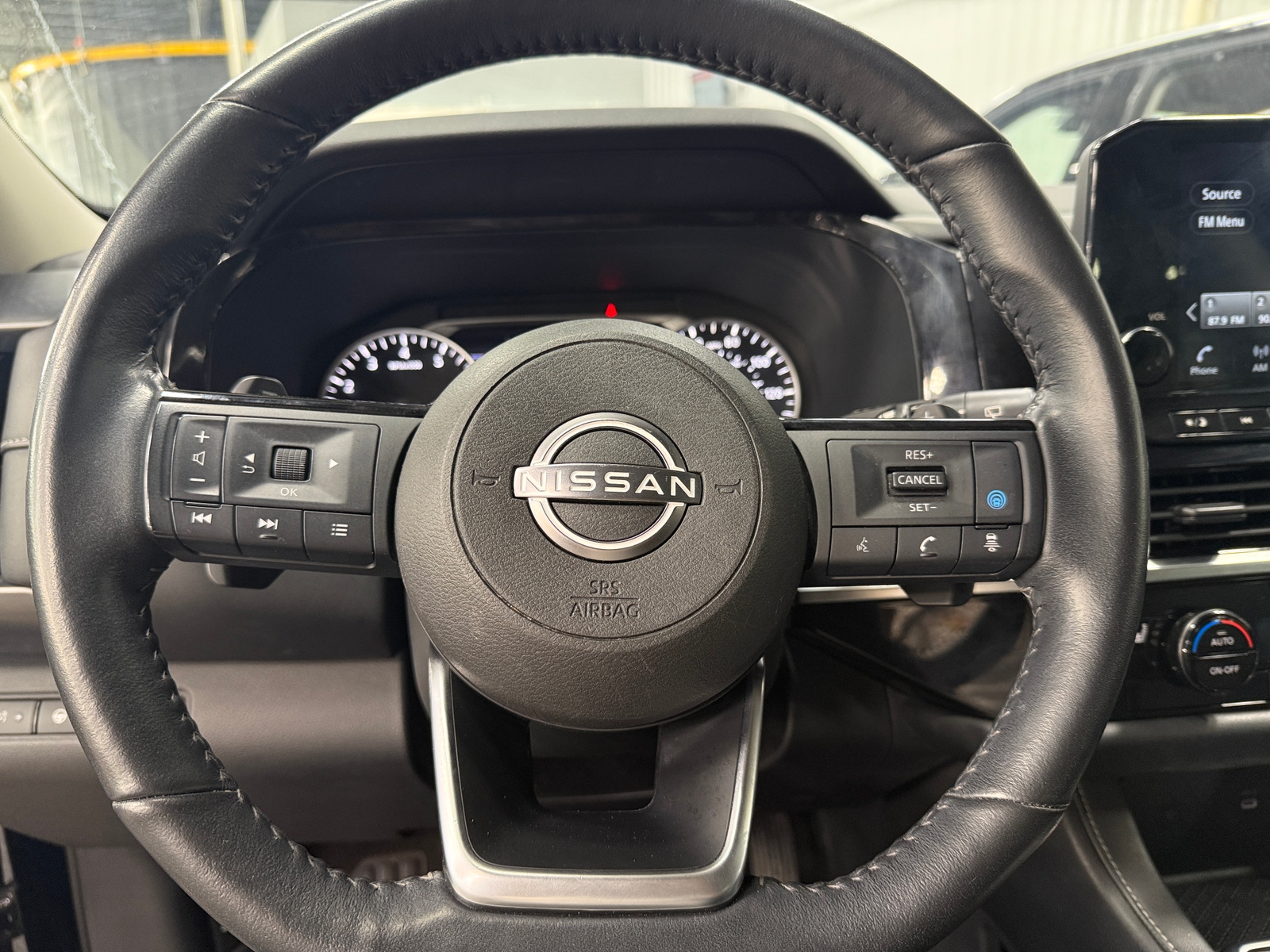 Thumbnail: 2023 Nissan Pathfinder - 4