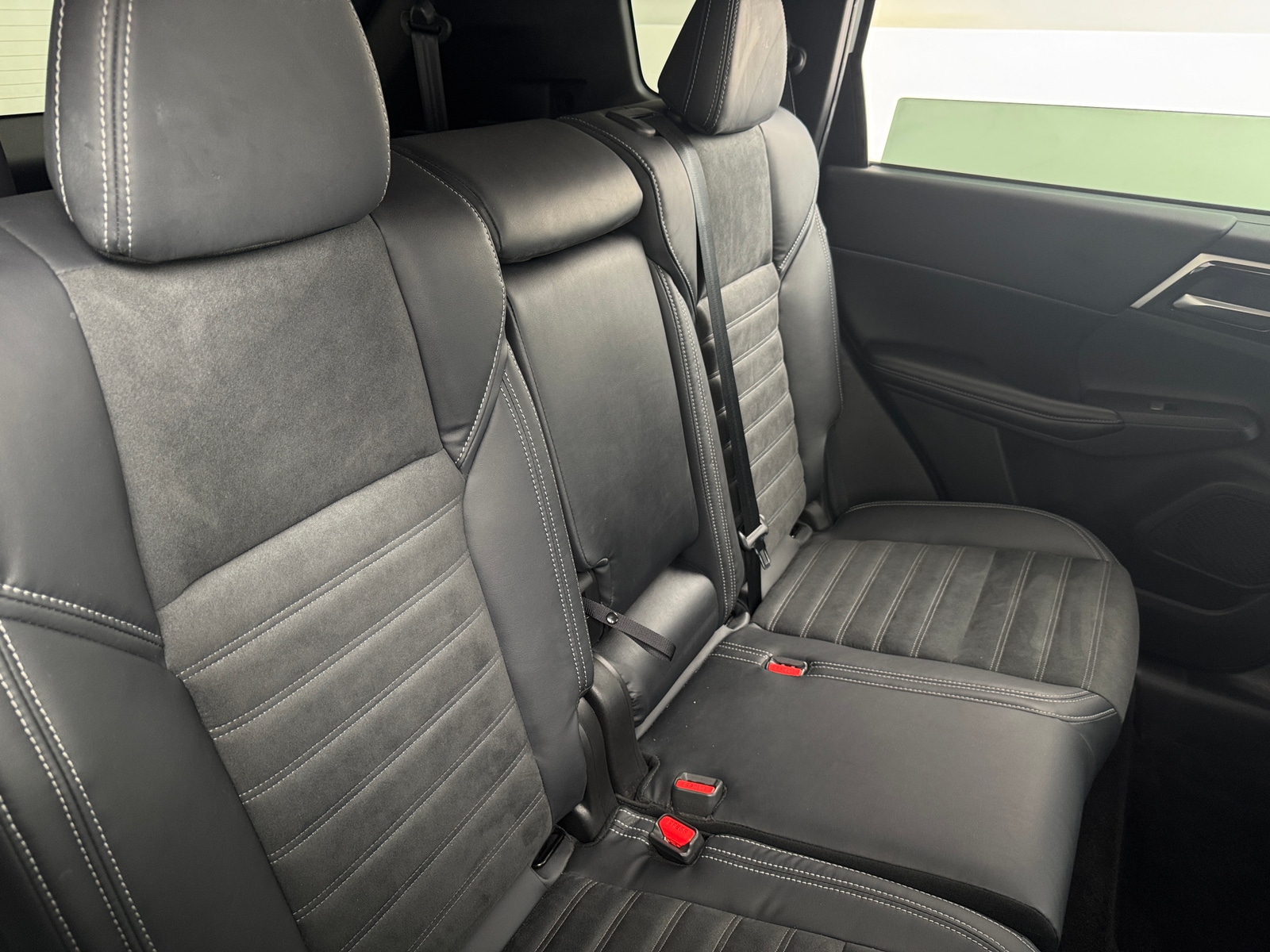 Thumbnail: 2022 Mitsubishi Outlander - 6