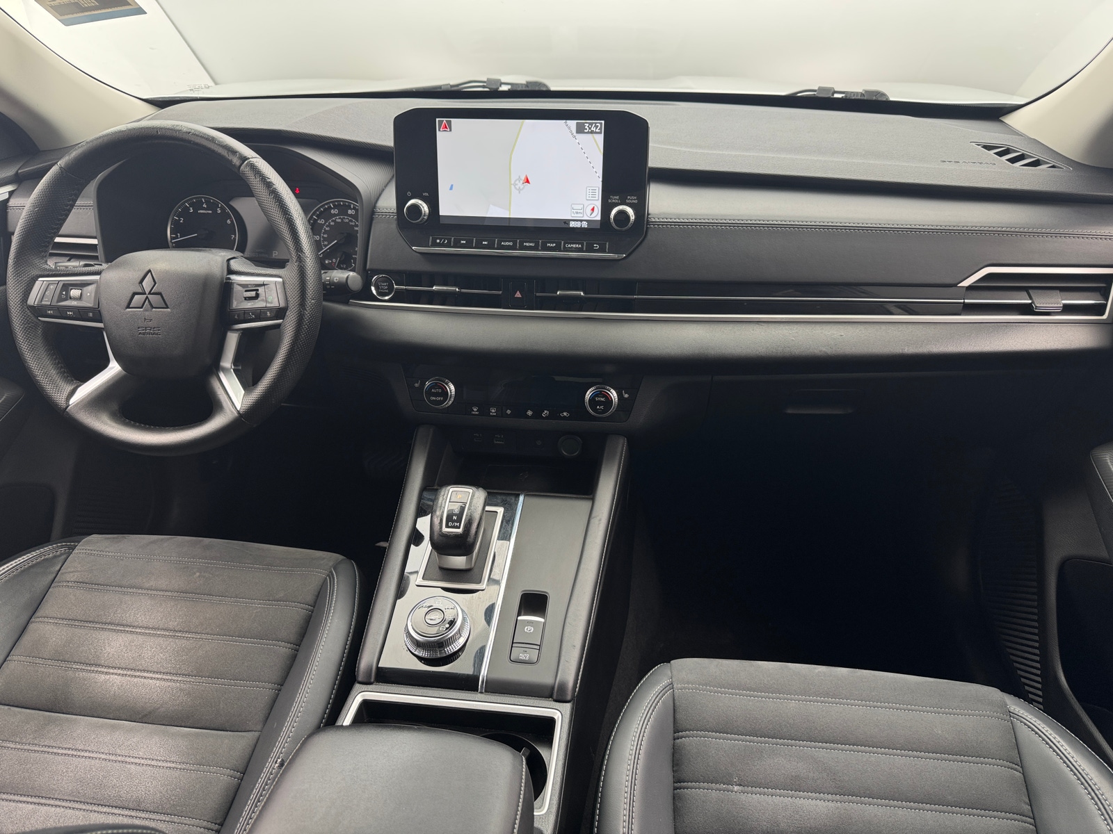 Thumbnail: 2022 Mitsubishi Outlander - 3