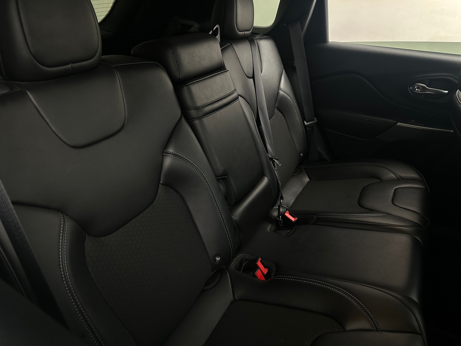 Thumbnail: 2019 Jeep Cherokee - 6