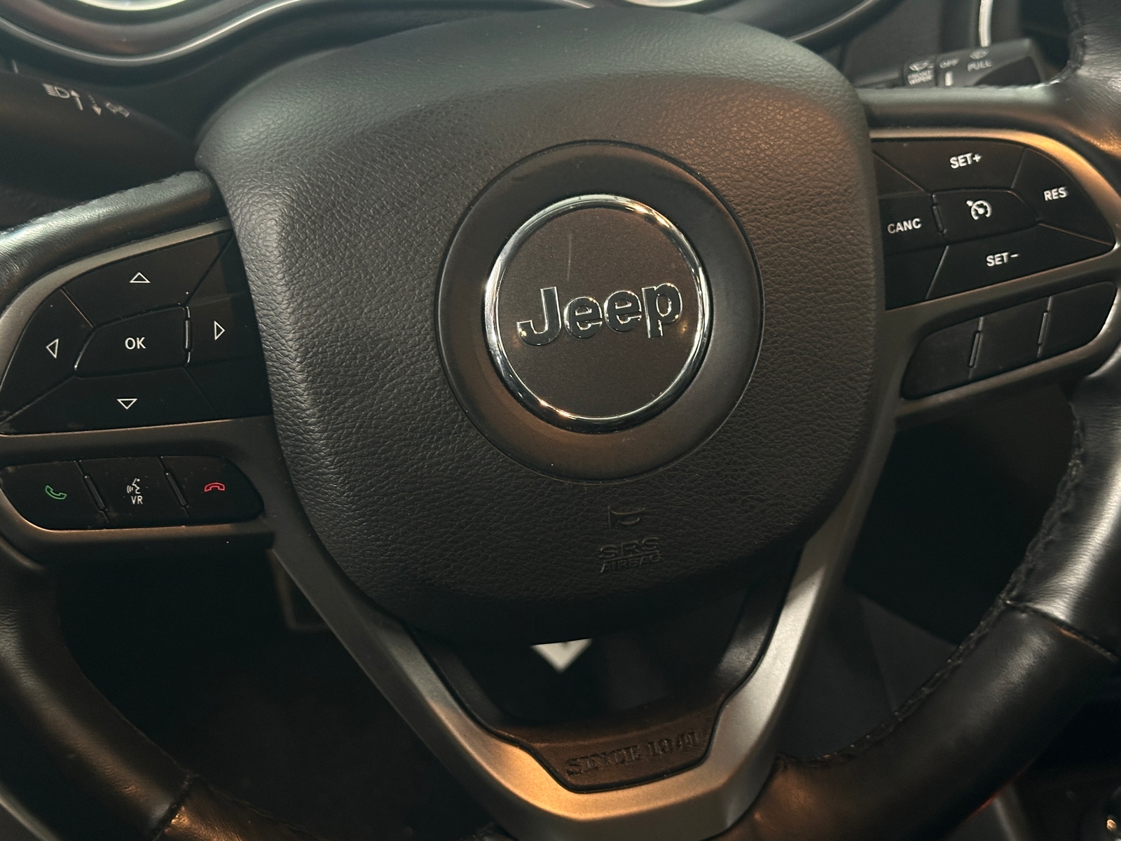 Thumbnail: 2019 Jeep Cherokee - 5