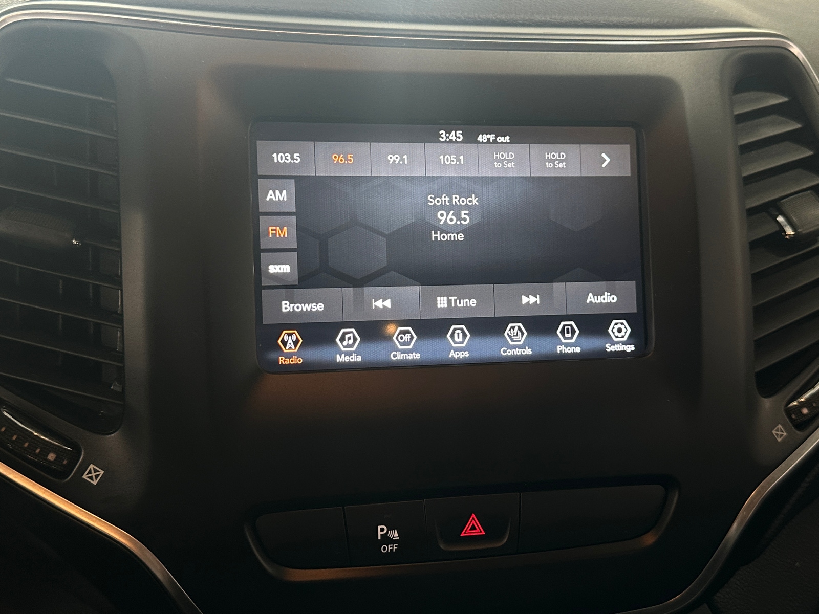 Thumbnail: 2019 Jeep Cherokee - 4